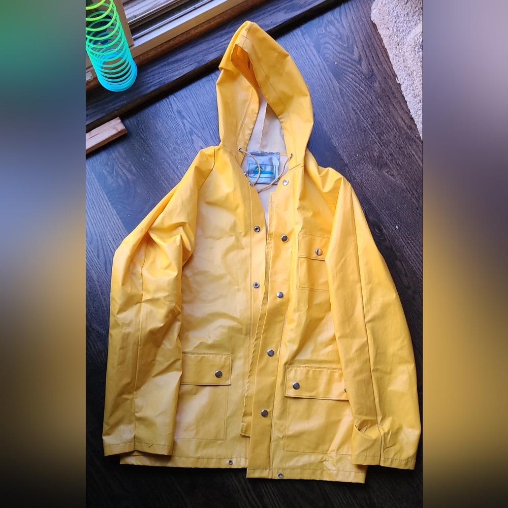 Yellow Win Mountain Large Raincoat